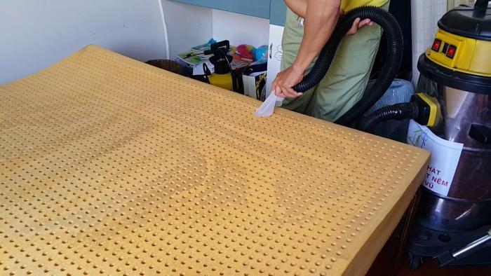 Hướng dẫn chi tiết cách vệ sinh nệm Kymdan hiệu quả, an toàn 4 Vệ sinh nệm Kymdan định kỳ 3-6 tháng/lần sẽ giúp kéo dài tuổi thọ nệm