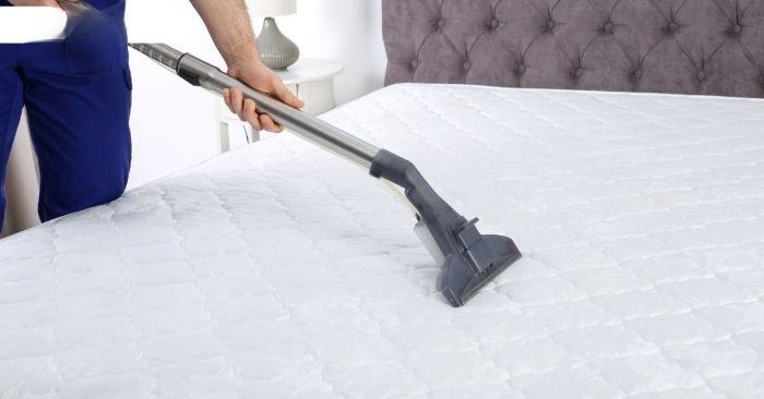 Máy hút bụi - vật dụng không thể thiếu khi dọn vệ sinh nệm lò xo