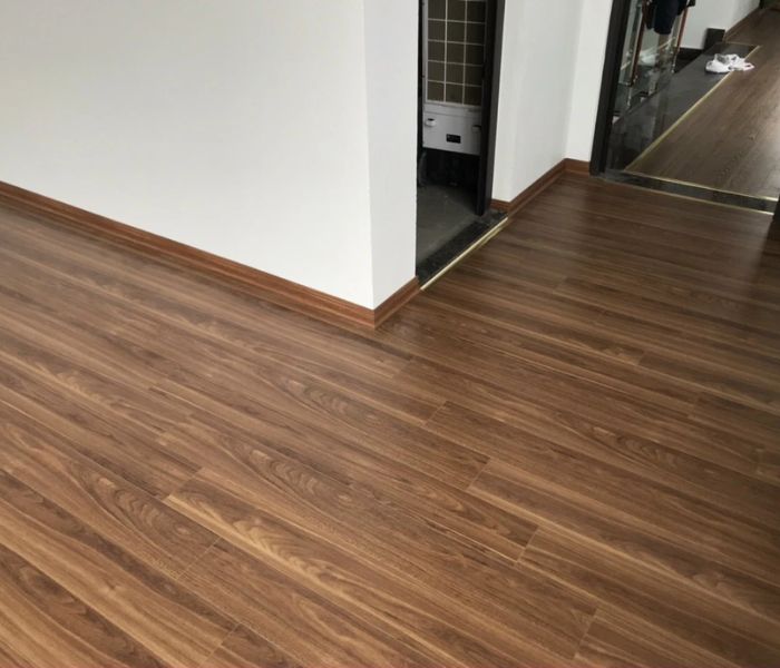 cach-ve-sinh-san-go-cong-nghiep