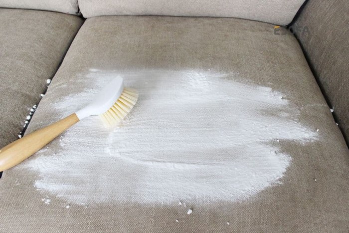 Các cách vệ sinh sofa nỉ đơn giản ngay tại nhà, tiết kiệm 2 Dùng baking soda giúp làm sạch vết bẩn, mùi hôi nhanh chóng