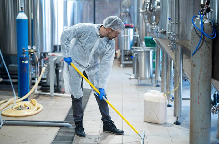 Dịch vụ vệ sinh kho/nhà xưởng Bình Dương uy tín, chất lượng 4 Sao Việt sử dụng các loại hóa chất chuyên dụng an toàn, lành tính để phục vụ cho việc vệ sinh