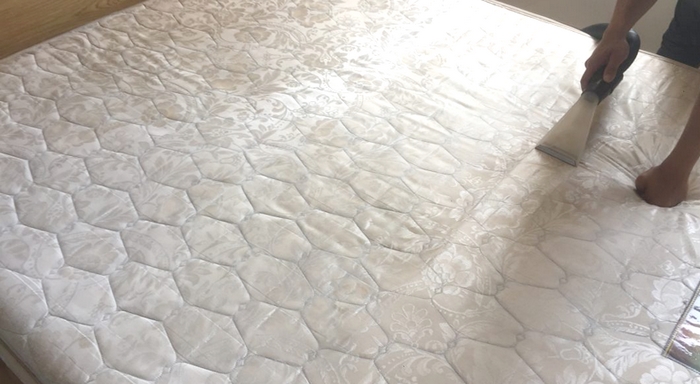 Dịch vụ giặt nệm ở Bến Cát - Giặt sạch, Diệt Khuẩn 2 Với dịch vụ giặt nệm ở Bến Cát chuyên nghiệp, nệm của bạn được giặt sạch hiệu quả, nhanh chóng hơn