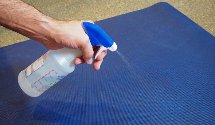 Dùng dung dịch xịt tự nhiên