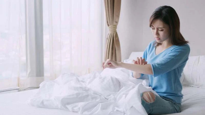 Nằm nệm bị ngứa có thể do bạn đang sử dụng nệm kém chất lượng, có chứa chất tẩy rửa, hóa học mạnh