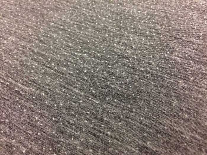 Nguyên nhân và cách khắc phục tình trạng nệm bị xù lông 2 Chọn sản phẩm kém chất lượng, vệ sinh không đúng cách,... là những nguyên nhân khiến nệm xù lông