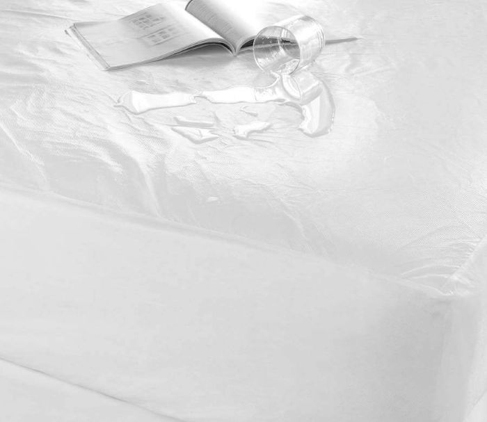 Nệm cao su có thể thấm nước nhưng ở mức độ rất hạn chế và chậm hơn nhiều so với các loại nệm thông thường